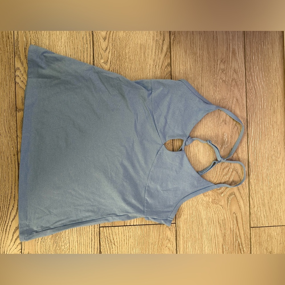 NWOT Lorna Jane keyhole top size Medium.